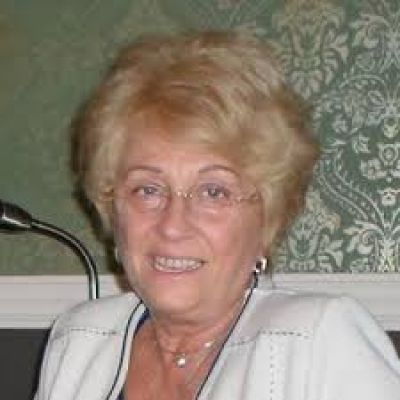 Dr. Pécsek Mária proctológus, sebész